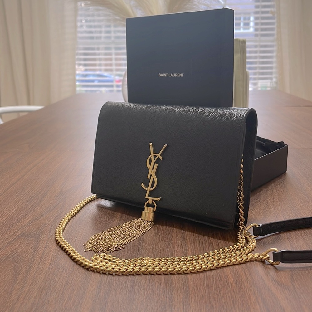 //❤️❤️sold❤️❤️YSL Clutch.